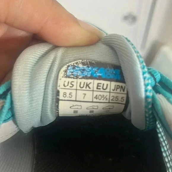 Hoka one one pro fly Mach turquoise sneakers size 8.5 - Picture 6 of 6